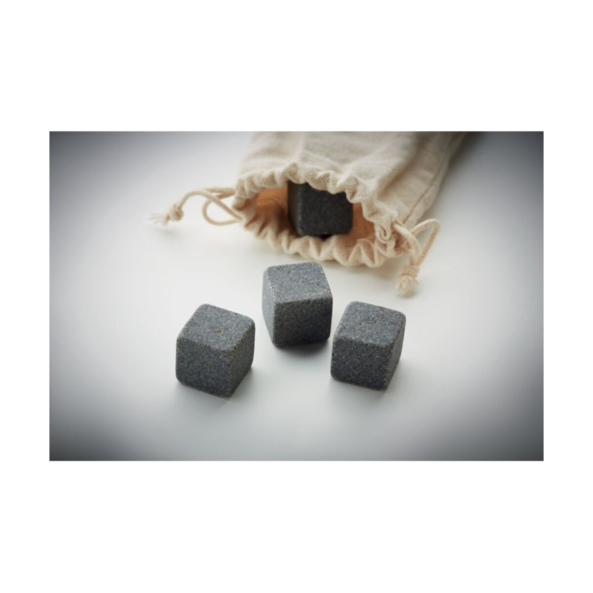 4-kamienne-kostki-lodu-w-etui-rocks-MO9943-13-7 4 kamienne kostki lodu w etui