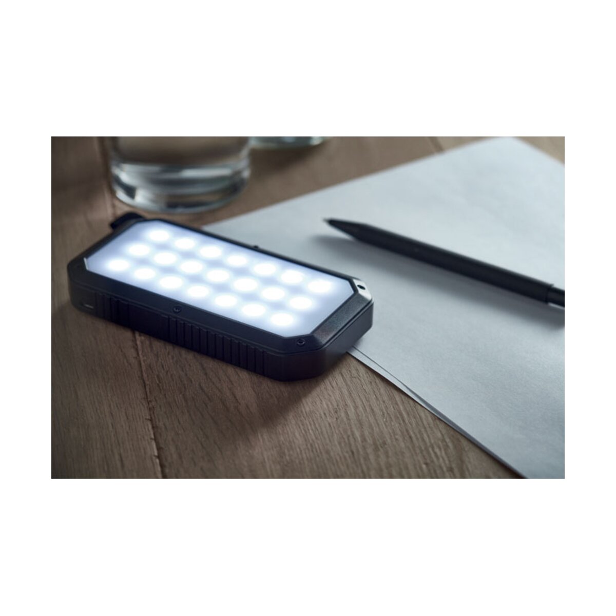 Ladowarka-sloneczna-8000-mah-powereight-MO6424-03-5 Ładowarka słoneczna 8000 mAh