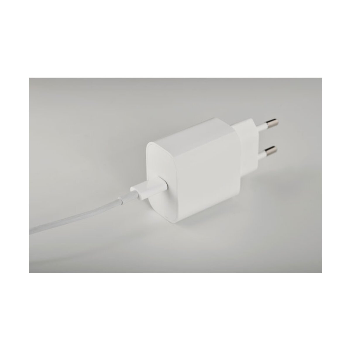 Ladowarka-usb-20w-z-wtyczka-eu-plugme-MO2155-06-7 Ładowarka USB 20W z wtyczką EU