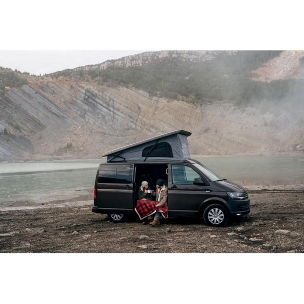 Koce z logo – koc polarowy sherpa rpet shermatt mo2394-05-picture1 Koc polarowy sherpa RPET SHERMATT mo2394-05-picture1