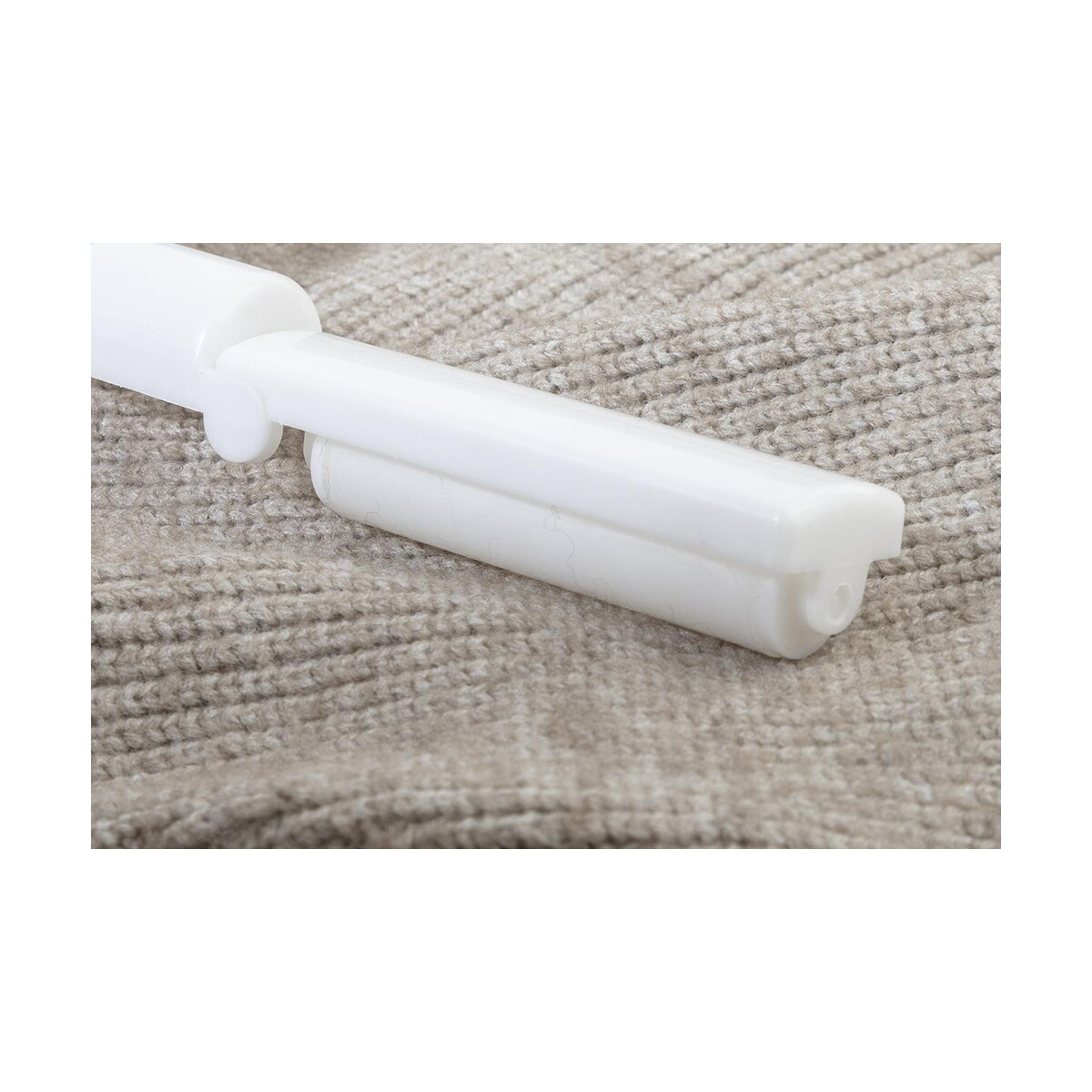 Akcesoria do kuchni z logo – fluffy wałek do ubrań AP800275-01__DG Fluffy wałek do ubrań AP800275-01__DG