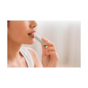 JOLIE VEGAN. Wegański balsam do ust, wykonany z ABS (100% rABS) i PP, z aromatem waniliowym 95095_amb