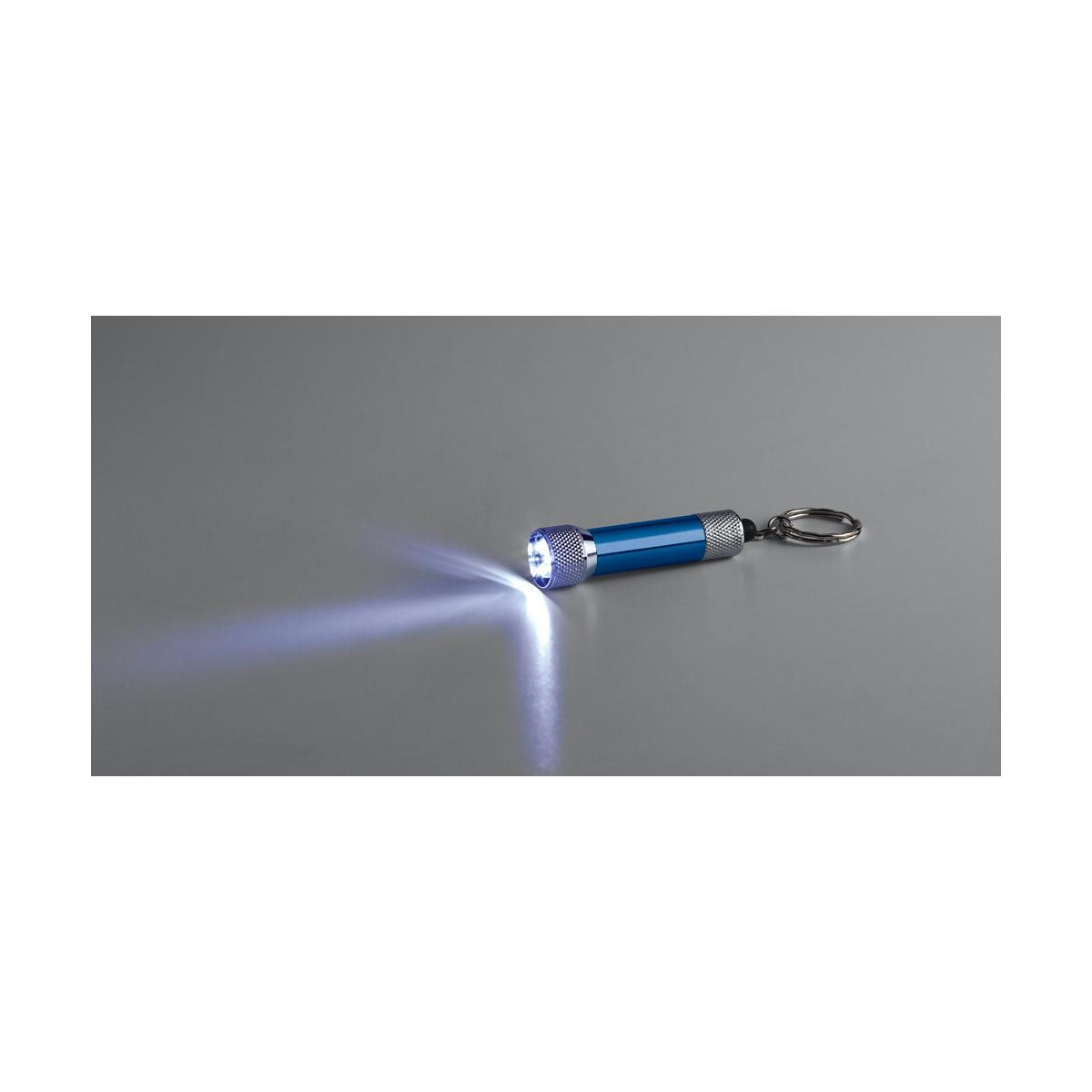 Breloki latarki z logo – re-lergan. aluminiowy brelok do kluczy (92% z recyklingu) z latarką led z 3 diodami 95092_114-c RE-LERGAN. Aluminiowy brelok do kluczy (92% z recyklingu) z latarką LED z 3 diodami 95092_114-c