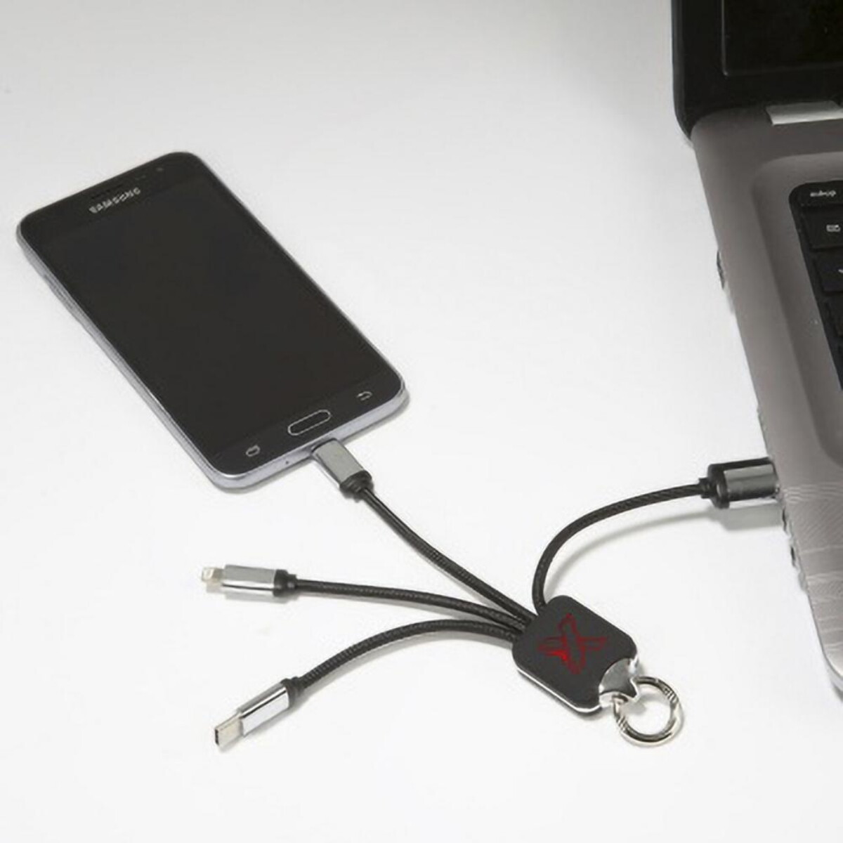 Kable usb z logo – kabel z podświetlonym logo 3w1 z brelokiem – scx.design c15 2px00121_m1 Kabel z podświetlonym logo 3w1 z brelokiem - SCX.design C15 2px00121_m1