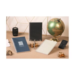 SCHILLER. Notatnik A5 z elastyczną okładką, wykonany w 100% z papieru pochodzącego z recyklingu 93665_amb