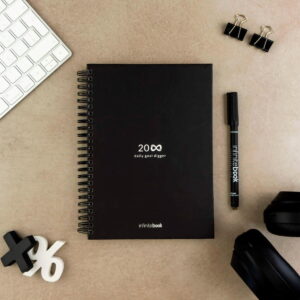 STARTER KIT INFINITE PLANNER A5. Zestaw zawiera „Infinite Diary”, zestaw do czyszczenia, marker i uchwyt na marker 33202_103_amb