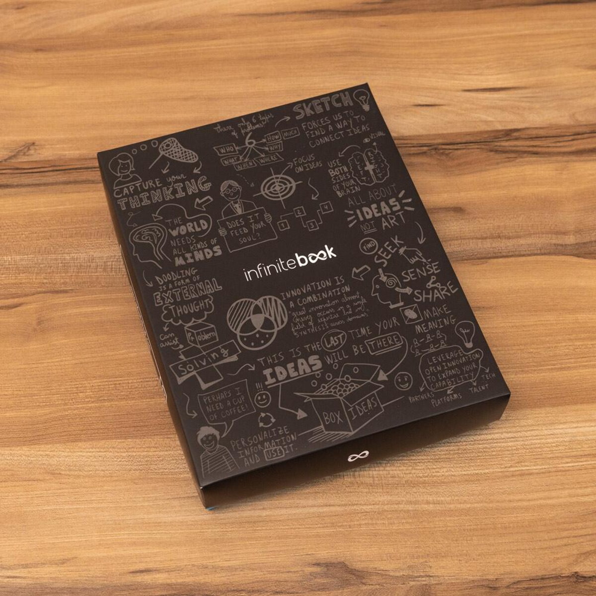 Notatniki z logo – starter kit infinitebook. zestaw „infinitebook” w twardej oprawie, 1 zestaw do czyszczenia, 1 marker i 1 uchwyt na długopis 33211_box STARTER KIT INFINITEBOOK. Zestaw „Infinitebook” w twardej oprawie, 1 zestaw do czyszczenia, 1 marker i 1 uchwyt na długopis 33211_box