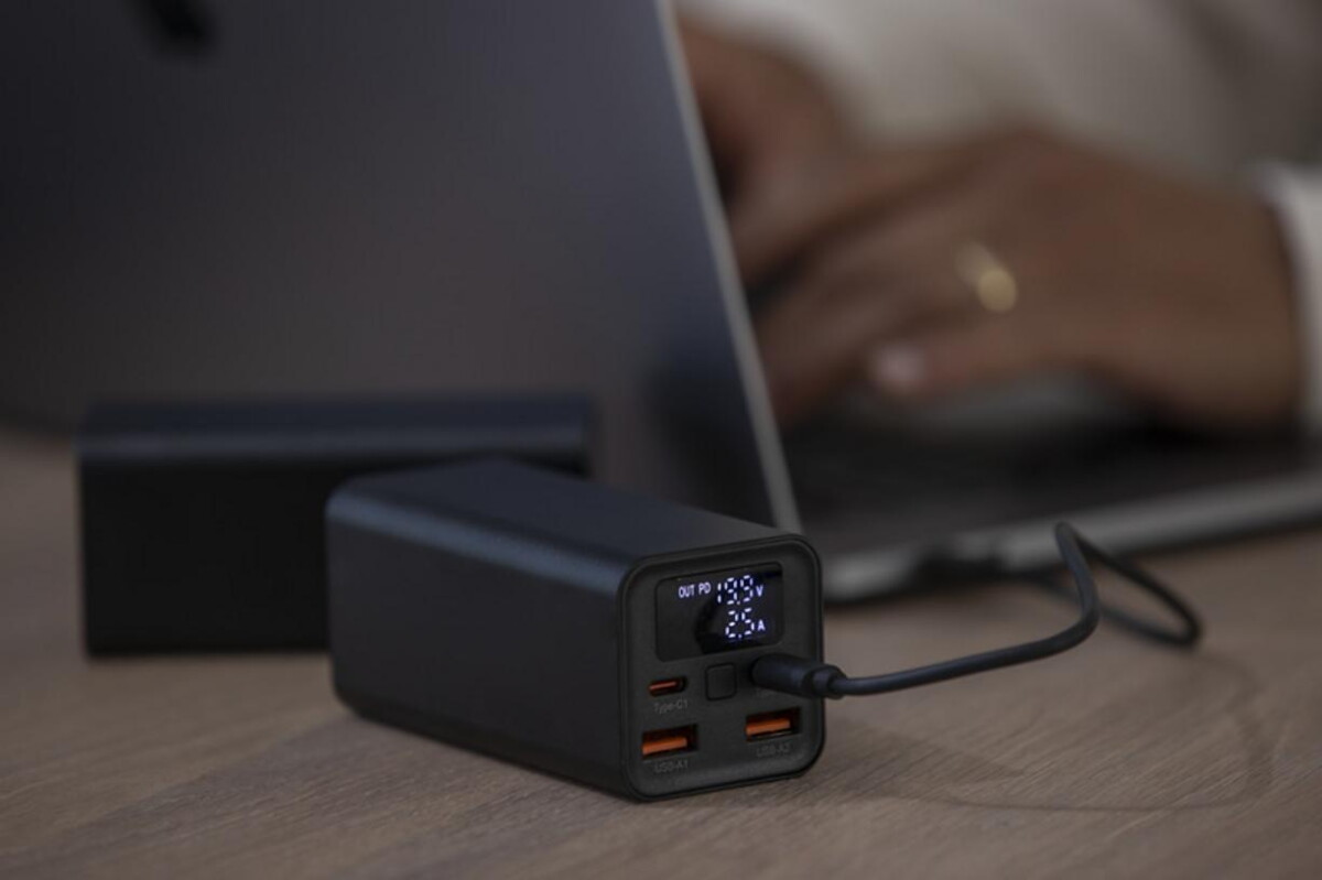 Powerbanki z logo – acamar powerbank do laptopa o pojemności 20 000 mah i mocy 70 w z aluminium z recyklingu 12444090_m1 Acamar powerbank do laptopa o pojemności 20 000 mAh i mocy 70 W z aluminium z recyklingu 12444090_m1