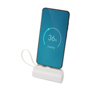 Alnair powerbank o pojemności 5000 mAh i mocy 10 W, wykonany z tworzyw sztucznych pochodzących z recyklingu, z wbudowaną podstawką i kablem 2 w 1 12447201