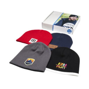 Pudełko z czapkami typu beanie - białe