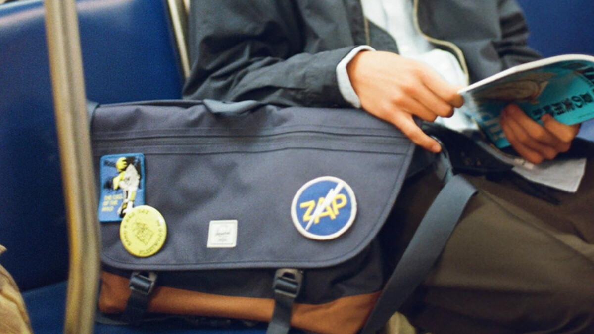 Torby na ramię z logo – herschel cove torba listonoszka z recyklingu o pojemności 22,5 l 12075790_m2 Herschel Cove torba listonoszka z recyklingu o pojemności 22,5 l 12075790_m2