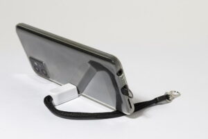 CuffStand Opaska na nadgarstek z uchwytem na telefon komórkowy RPET AP800804-01__DG2