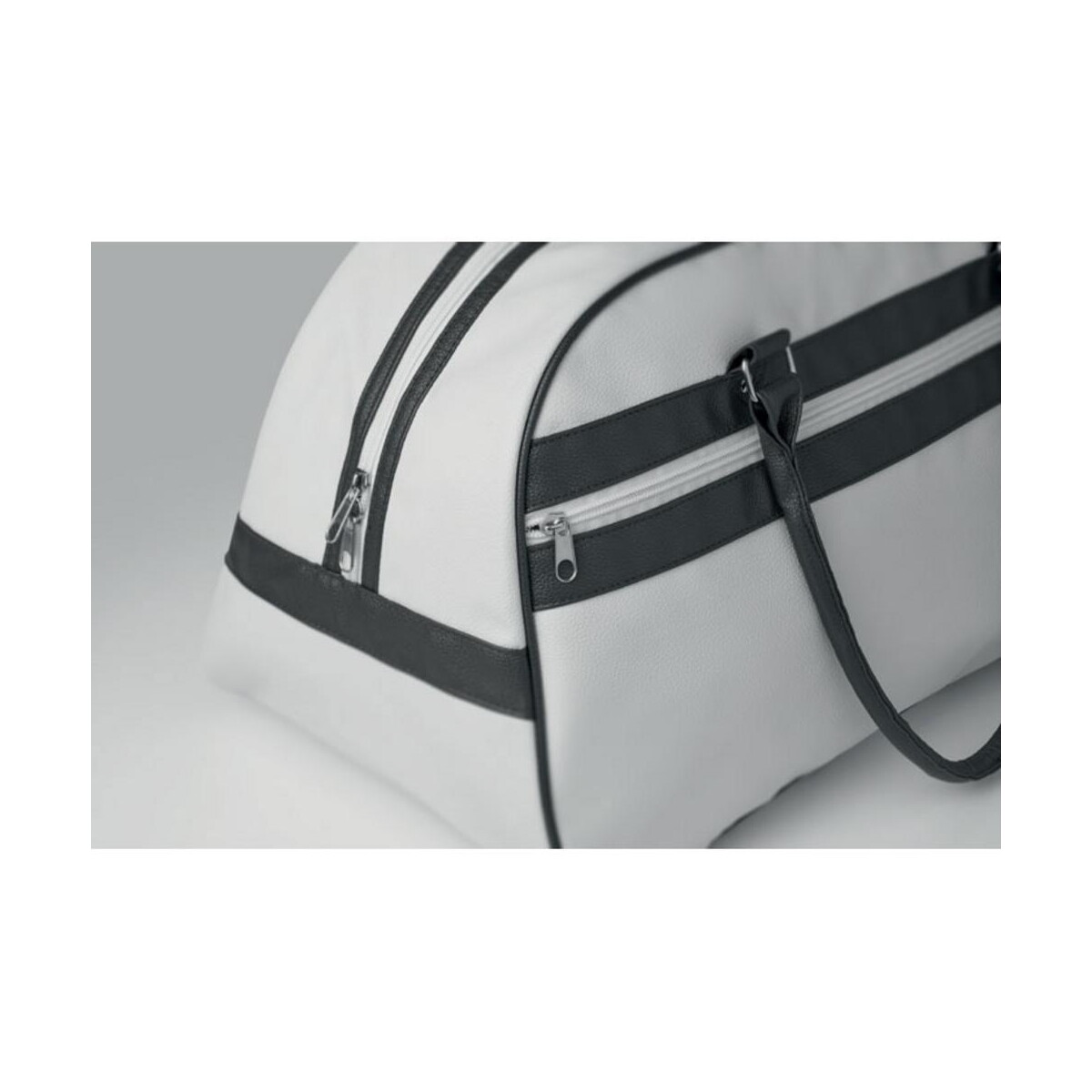 Torba sportowa z PU NOSTALGIC – biała mo2987-06 Torba sportowa z PU NOSTALGIC - biała