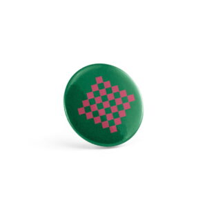 Button P'IN 12. Button P'IN 12. Okrągła przypinka magnetyczna z otwieraczem do butelek - Srebrna