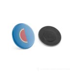 Button P'IN 5. Button P'IN 5. Okrągła przypinka z zapięciem magnetycznym - czarny – zdjęcia produktu