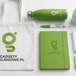 wyposażenie biurka IT z logo